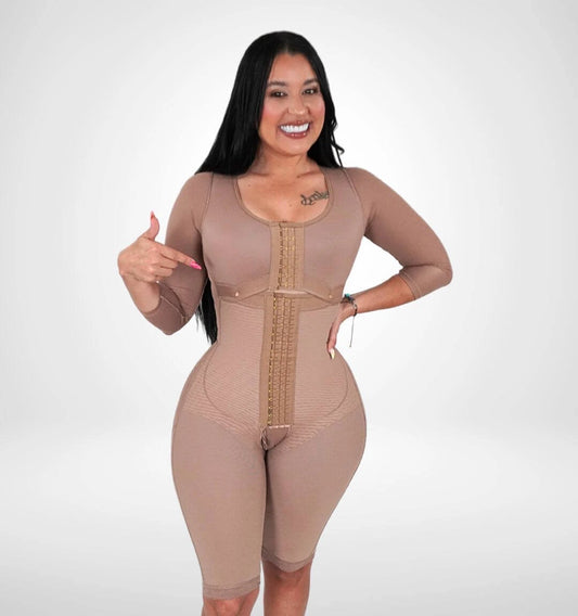 Faja Baby 7010 Post Operatoria 2da Etapa con mangas 4 tallas más grande en los glúteos con zipper